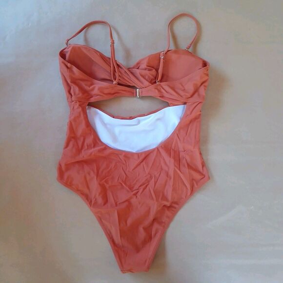 One Piece Swimsuit Women’s XL Rust Orange Twist Cutout Monokini Swimwear - Picture 2 of 6